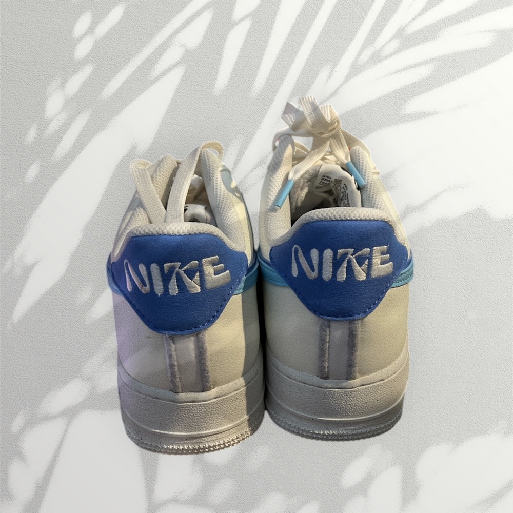 Nike Air Force 1 ‘07 LV8 - Picture 3 of 5